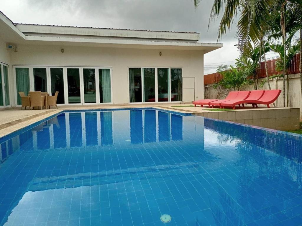 Lagoon Pool Villa