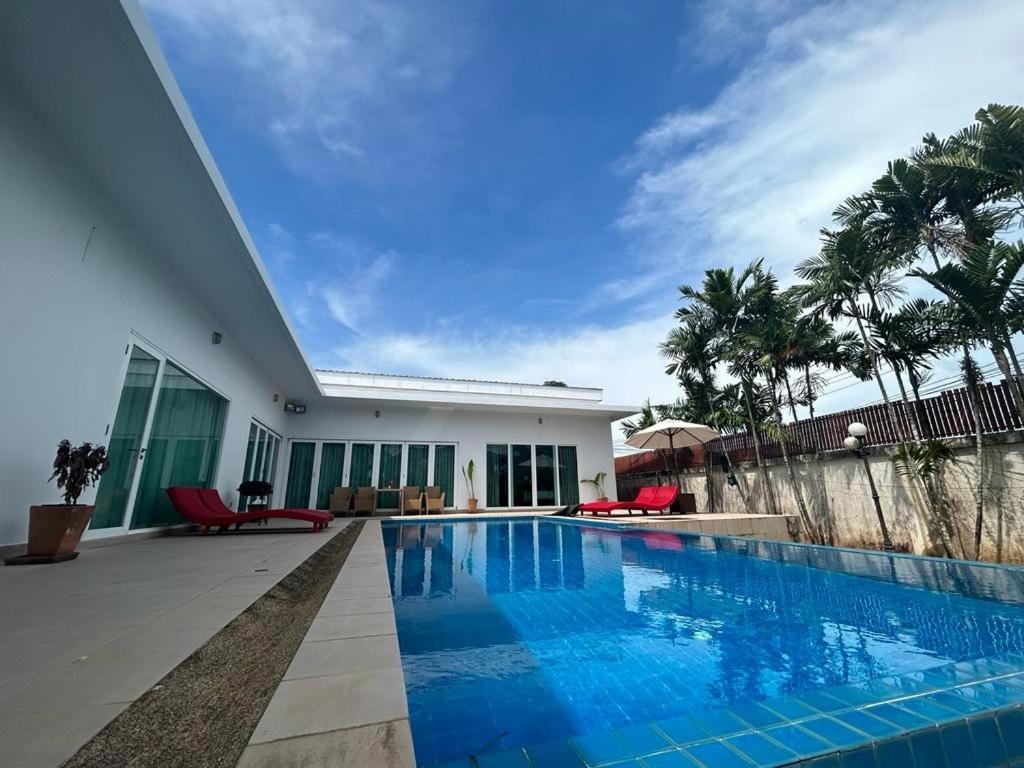 Lagoon Pool Villa